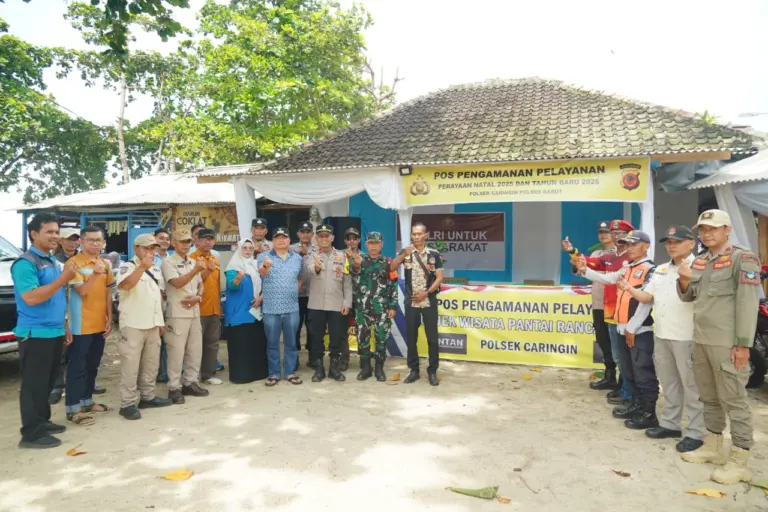Pastikan Libur Nataru Aman, Bupati Garut Tinjau Pos Pengamanan Pantai Rancabuaya Bupati Garut Abdusy Syakur Amin saat meninjau pos pengamanan Pantai Rancabuaya