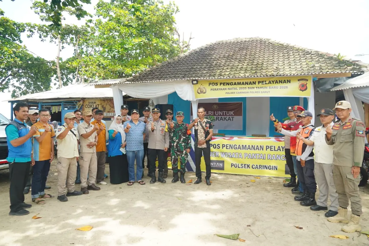 Pastikan Libur Nataru Aman, Bupati Garut Tinjau Pos Pengamanan Pantai Rancabuaya Bupati Garut Abdusy Syakur Amin saat meninjau pos pengamanan Pantai Rancabuaya