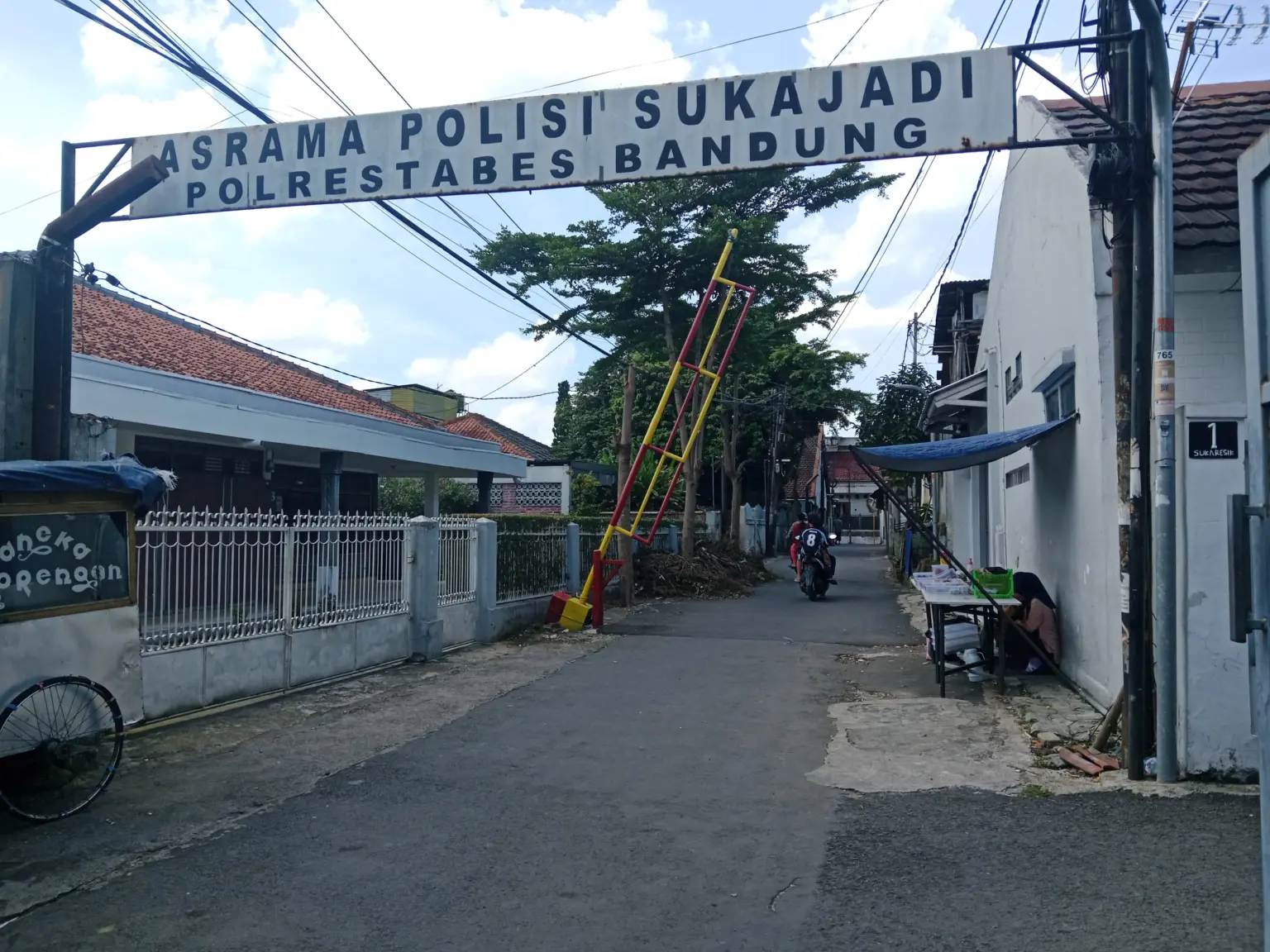 Diduga Tipu Korban dengan Emas Palsu, Pelaku Beratribut Ojol Lepaskan Tembakan di Sukajadi Bandung