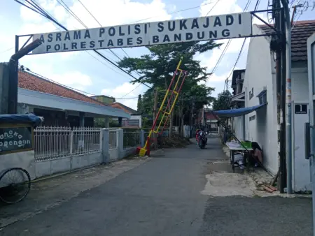 Diduga Tipu Korban dengan Emas Palsu, Pelaku Beratribut Ojol Lepaskan Tembakan di Sukajadi Bandung Diduga Tipu Korban dengan Emas Palsu, Pelaku Beratribut Ojol Lepaskan Tembakan di Sukajadi Bandung