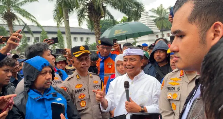 Buruh Geruduk Gedung Sate, Pemprov Jabar Janji Bereskan Kekacauan UMSK