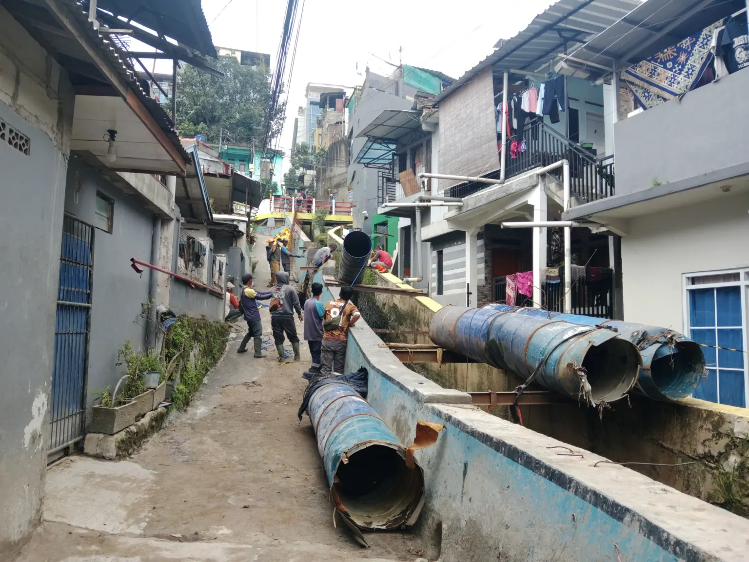 Tanggul Jebol di Sungai Cipaganti