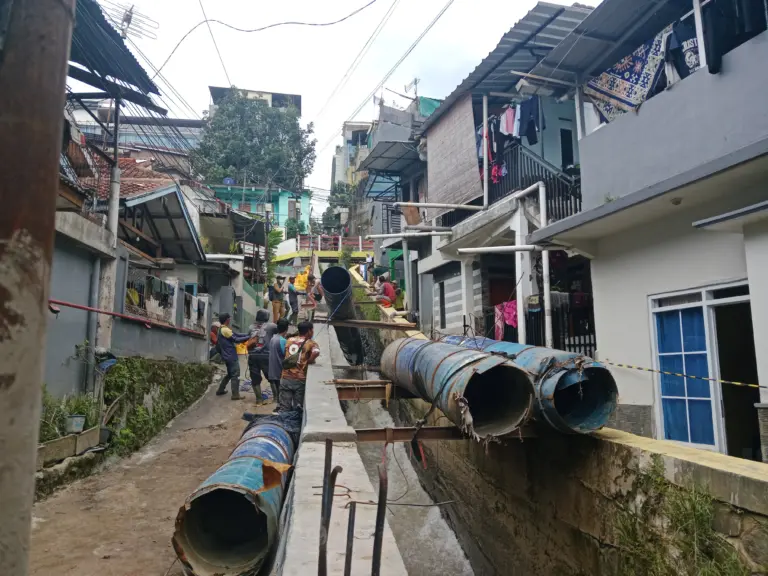 Tanggul Jebol di Sungai Cipaganti