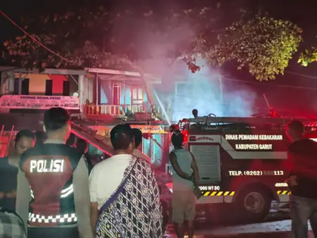 Diduga Korsleting Listrik, Kebakaran Hanguskan Rumah dan Penginapan di Mancagahar Diduga Korsleting Listrik, Kebakaran Hanguskan Rumah dan Penginapan di Mancagahar