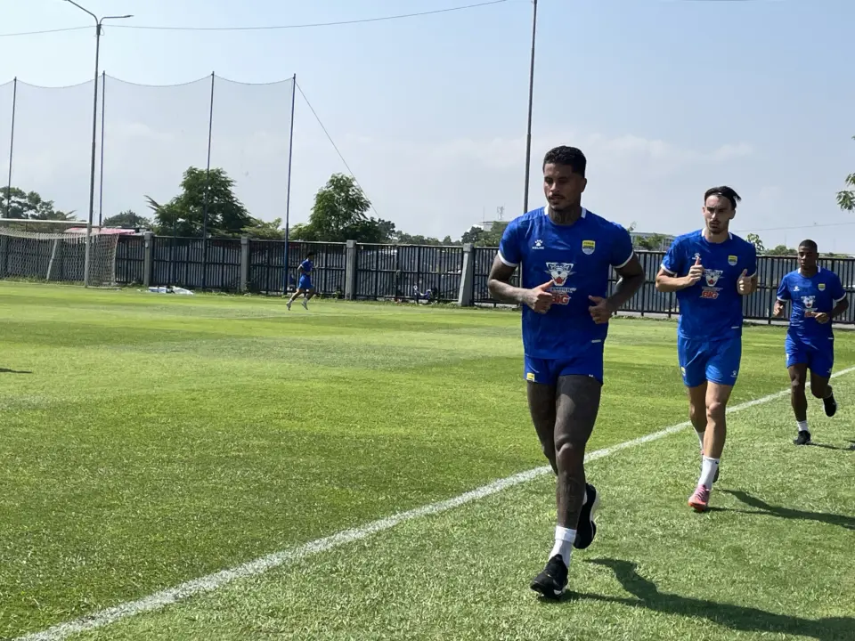 Head to Head Persik Kediri vs Persib Bandung : Maung Bandung Mendominasi ? Head to Head Persik Kediri vs Persib Bandung : Maung Bandung Mendominasi ?