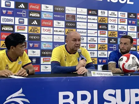 Jelang Lawan Borneo, Bojan Hodak Harap Stadion Penuh dan Raih Tiga Angka Jelang Lawan Borneo, Bojan Hodak Harap Stadion Penuh dan Raih Tiga Angka