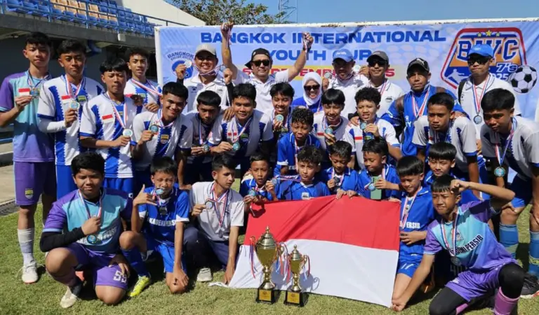 Akademi Persib Bandung U16 Juara di Bangkok