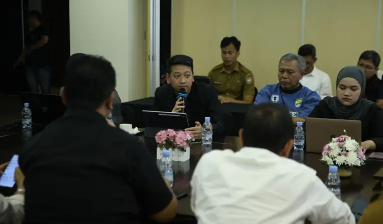 Persib Bandung Terima Kunjungan Wamendagri di GBLA