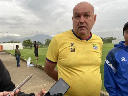 Bojan Hodak Canangkan Target 2026, Persib Wajib Jadi Tim Teratas di Setiap Kompetisi Bojan Hodak Canangkan Target 2026, Persib Wajib Jadi Tim Teratas di Setiap Kompetisi