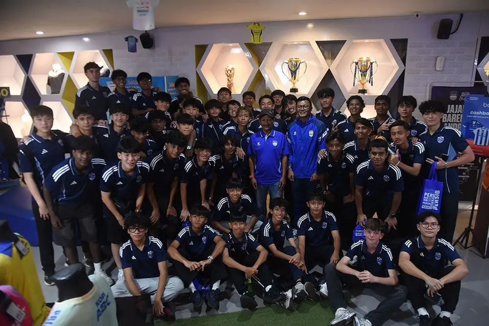 Tim Akademi Pesaing Persib Di ACL Two, Datangi Persib Store