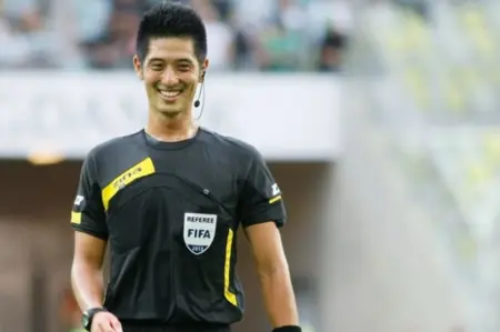 Terkenal Tegas, Yudai Yamamoto Akan Pimpin Laga Persib Bandung vs PSM Makassar Terkenal Tegas, Yudai Yamamoto Akan Pimpin Laga Persib Bandung vs PSM Makassar