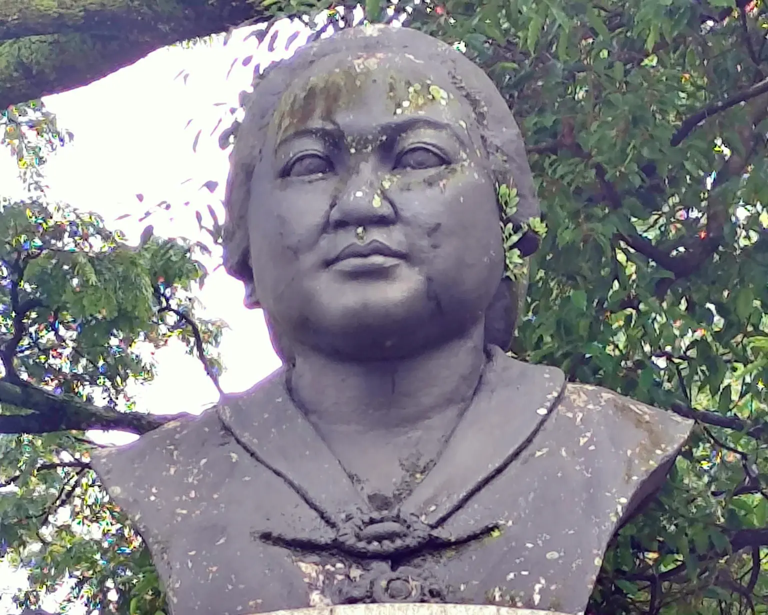 Patung Dada Dewi Sartika di Balai Kota Bandung yang Luput Dari Pemeliharaan Pemerintah