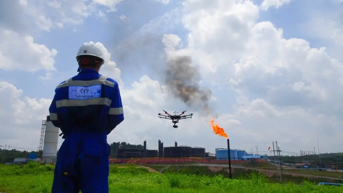Terra drone - Flare-inspection-using-drone (Dok. Terra Drone Indonesia)