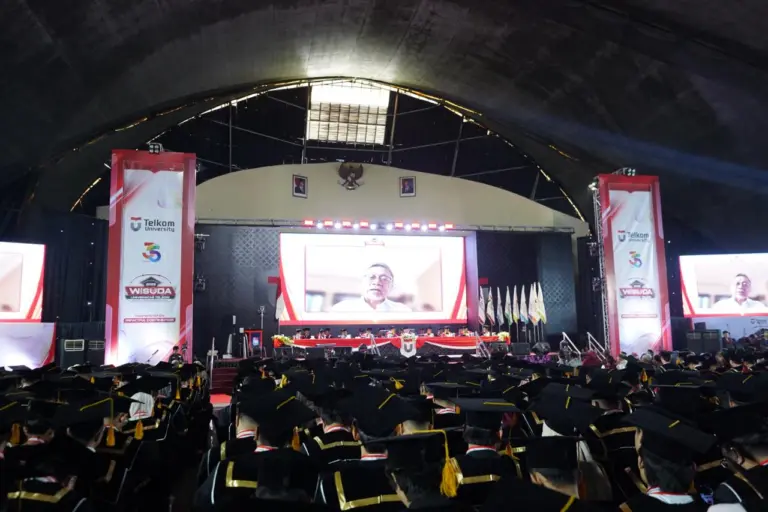 Menko Pangan Zulkifli Hasan Beri Pesan Ketahanan Pangan pada 4.662 Wisudawan Telkom University Menko Pangan Zulkifli Hasan Beri Pesan Ketahanan Pangan pada 4.662 Wisudawan Telkom University