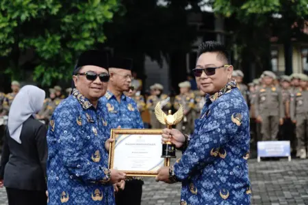 Desa Barusari Harumkan Garut: Kades Ahmad Gunawan Raih Juara 3 Nasional Peacemaker Justice Award 2025