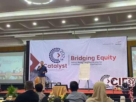 Anies Baswedan Dorong Pendekatan Gerakan untuk Bangun Jembatan Gantung. Anies Baswedan