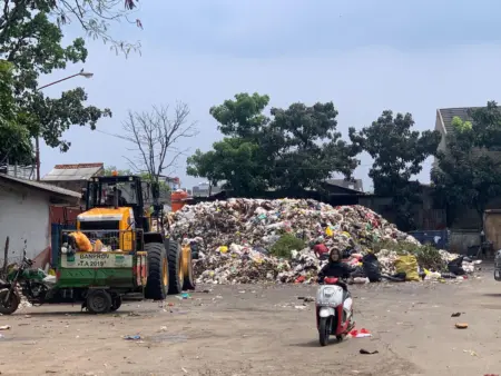 DPRD: Sampah Bandung Masalah Menahun, Pemkot Dinilai Gagal Tunjukkan Terobosan Nyata Tumpukan Sampah di Kota Bandung saat Darurat Sampah