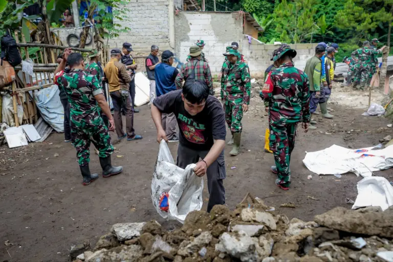 Rumah Roboh di Isola Akibat Pondasi Rapuh dan Hujan Deras, Empat Warga Selamat