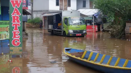 Warga Tetap Waspada, Genangan Tinggi Kembali Hantui Warga Baleendah Kondisi Banjir di Baleendah Kabupaten Bandung