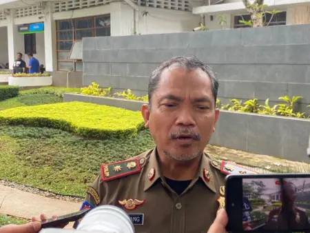 Satpol PP Bandung Tegas Soal Parkir Liar di Plaza Ahmad Yani Kepala Satpol PP Kota Bandung, Bambang Sukardi