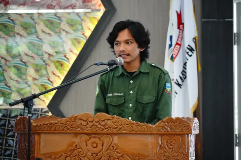 Program Satu Desa Satu Sarjana Diduga Menyesatkan Publik: Regulasi Tak Transparan, Mahasiswa Dibebani Biaya Tambahan Program Satu Desa Satu Sarjana Diduga Menyesatkan Publik: Regulasi Tak Transparan, Mahasiswa Dibebani Biaya Tambahan