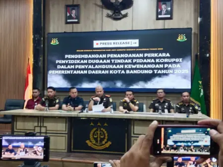 Kejari Bandung Sebut Tak Akan Panggil Farhan dalam Kasus ini Kejari Kota Bandung Sebut Tak Akan Panggil Farhan dalam Kasus ini