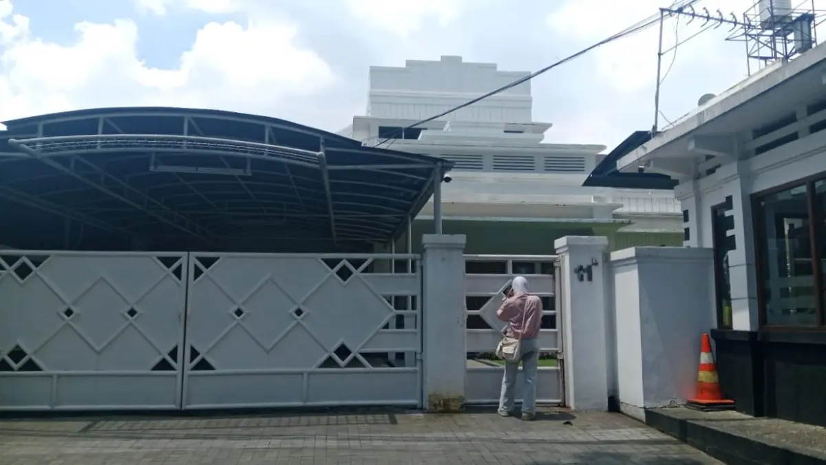 Rumah Dinas Wakil Wali Kota Bandung Terlihat Lengang Usai Penetapan Tersangka Rumah Dinas Wakil Wali Kota Bandung Terlihat Lengang Usai Penetapan Tersangka