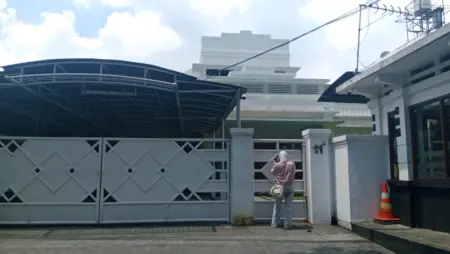 Rumah Dinas Wakil Wali Kota Bandung Terlihat Lengang Usai Penetapan Tersangka Rumah Dinas Wakil Wali Kota Bandung Terlihat Lengang Usai Penetapan Tersangka