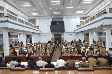 Bupati Garut dan Ketua DPRD Temui APDESI Merah Putih, Sepakati Pembentukan Tim Kecil Tindak Lanjut Aspirasi Desa Bupati Garut dan Ketua DPRD Temui APDESI Merah Putih, Sepakati Pembentukan Tim Kecil Tindak Lanjut Aspirasi Desa