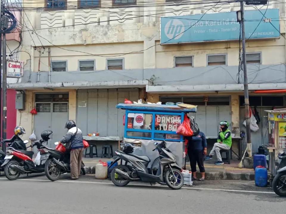 Gerobak Bakmi Babi di Cibadak