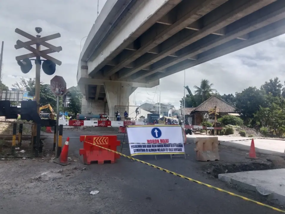 Masih Ada Pekerjaan Beton, Arus Garuda ke Pajajaran Sementara Dialihkan ke Flyover Nurtanio Peralihan Arus dari Garuda menuju ke Pajajaran dialihkan ke Flyover Nurtanio