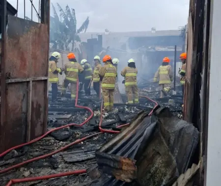Gudang Bahan Sepatu di Gedebage Bandung Terbakar, Api Berhasil Dipadamkan Tanpa Korban Jiwa