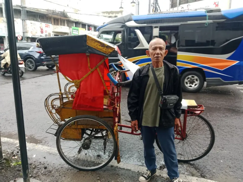 Agus (65), tukang becak asal Pasir Koja, Kota Bandung