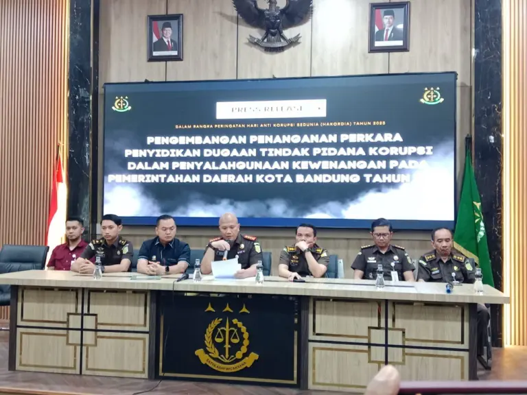 Kejari Bandung tetapkan Erwin dan Awang Jadi tersangka (Sarah/Koranamandala)