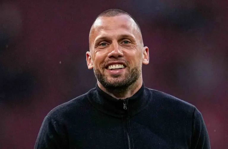 John Heitinga tolak tawaran jadi pelatih Timnas Indonesia