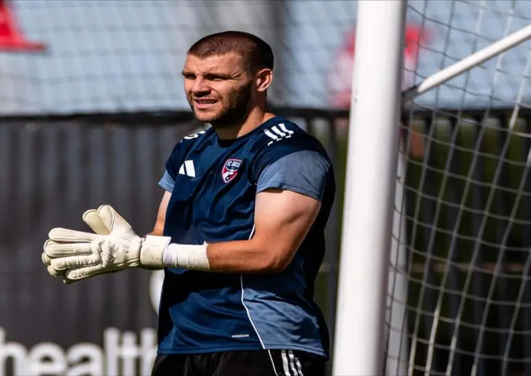 Maarten Paes Klarifikasi Isu Gabung Persib Bandung: “Saya Sedang Liburan, Jangan Percaya Berita” Maarten Paes jawab rumor pindah ke Persib Bandung (@maartenpaes)