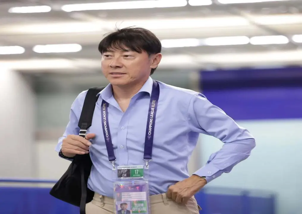 Shin Tae-yong kirim bantuan untuk korban banjir di Pulau Sumatra