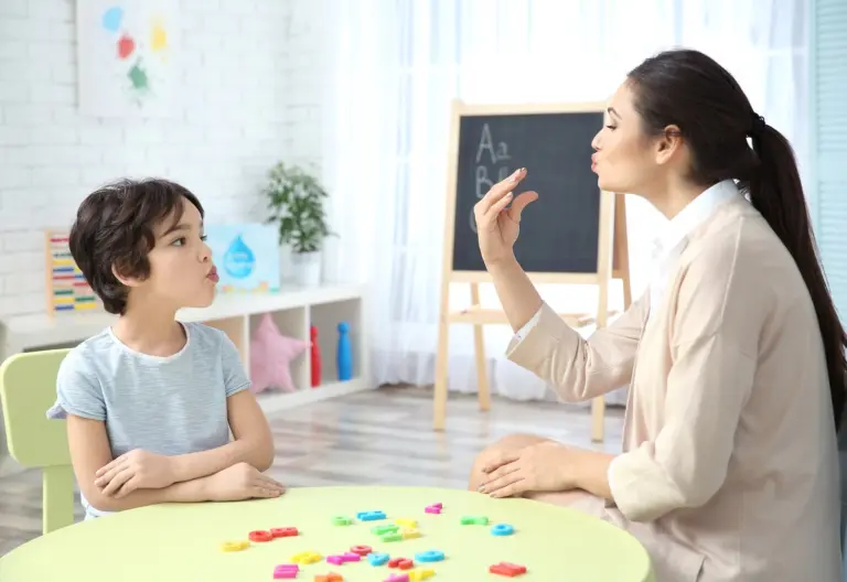 ilustrasi speech delay