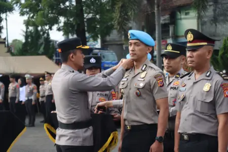 Naik Pangkat Awal Tahun, 139 Personel Polres Garut Didorong Tingkatkan Integritas dan Pelayanan Publik Pelantikan 139 Personel Polres Garut