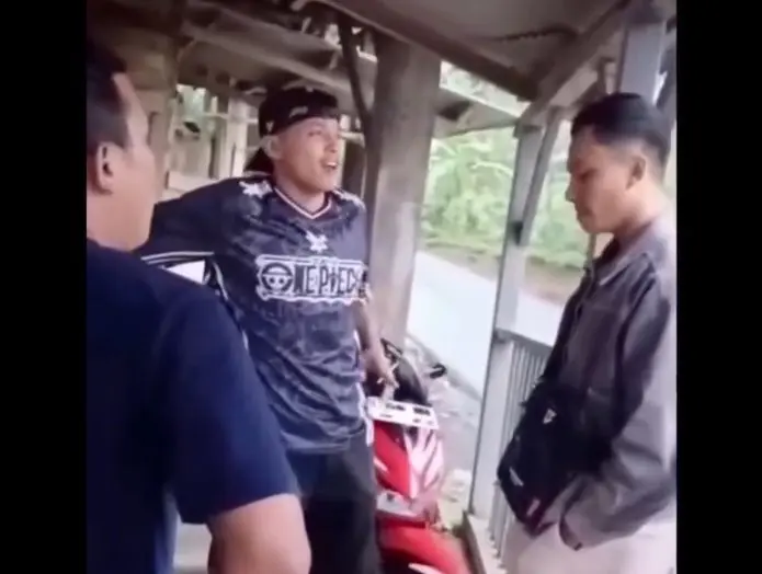 Kritik Jalan Rusak Berujung Intimidasi, Dana Desa Panggalih Jadi Sorotan Publik Kritikan warga akibat jalan rusak berujung intimidasi