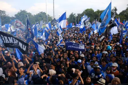 Persib Taklukkan Persija 1-0, Farhan Imbau Bobotoh Rayakan Kemenangan dengan Tertib Persib Taklukkan Persija 1-0, Farhan Imbau Bobotoh Rayakan Kemenangan dengan Tertib