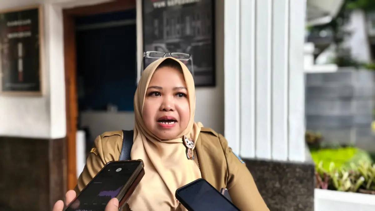 Perbaikan Taman Baksil masih Berjalan, Area Depan Tetap Dibuka untuk Umum Plt Kepala Bidang Pertamanan dan Dekorasi DPKP Kota Bandung, Yuli Ekadiyanti