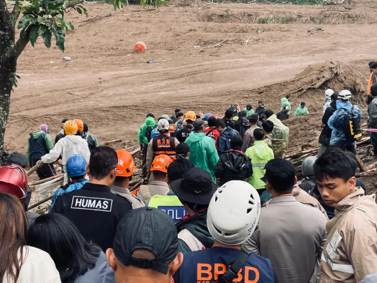 Pencarian Korban Longsor Pasirlangu Berlanjut