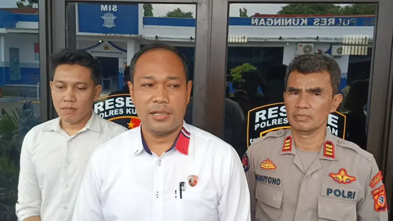 Hati-hati Beli Kendaraan Lewat Medsos, Polres Kuningan Ungkap Sindikat Curanmor Hati-hati Beli Kendaraan Lewat Medsos, Polres Kuningan Ungkap Sindikat Curanmor