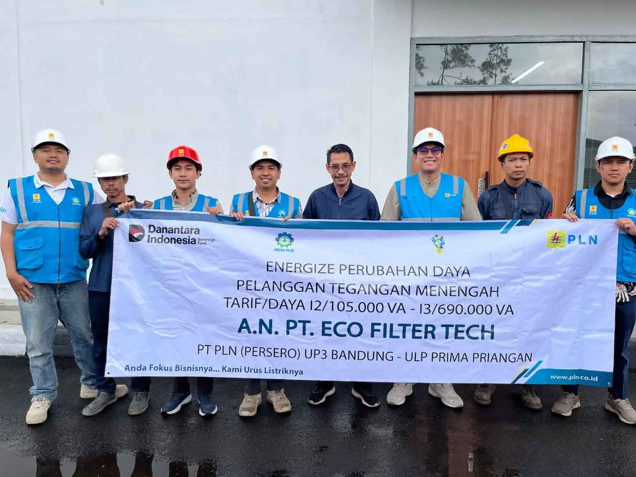 PLN Dukung Kesiapan Operasional PT Eco Filter Tech Bandung melalui Penyalaan Tambah Daya Listrik