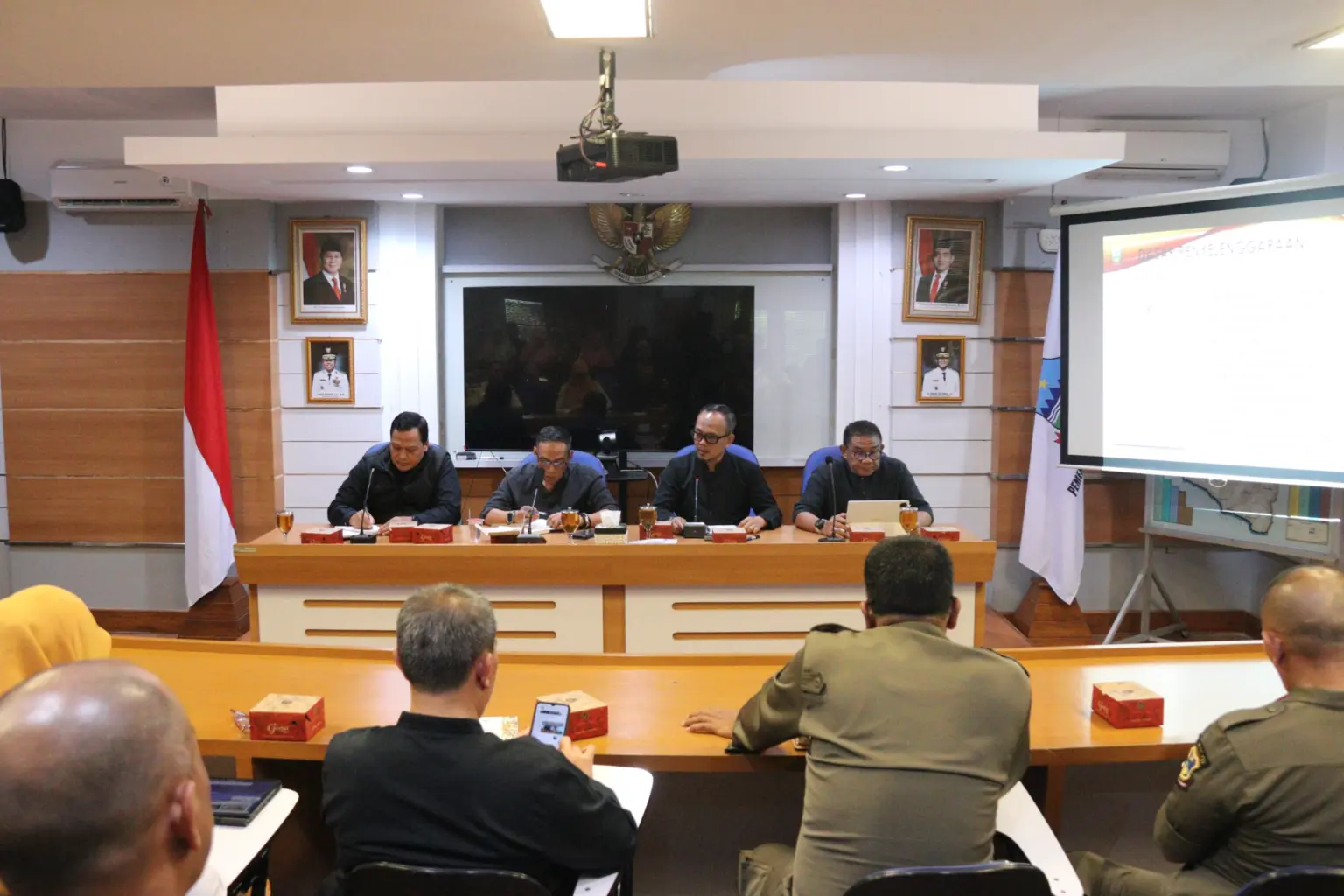 Ngarawat Ci Garut dan Mini Pelayanan Publik Warnai Hari Jadi ke-213 Kabupaten Garut Ngarawat Ci Garut dan Mini Pelayanan Publik Warnai Hari Jadi ke-213 Kabupaten Garut