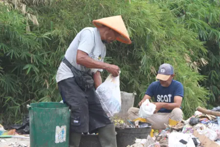 Bandung di Ambang Krisis Sampah, Kuota TPA Menyusut dan Waktu Kian Menyempit Bandung di Ambang Krisis Sampah, Kuota TPA Menyusut dan Waktu Kian Menyempit (M. Farhan Rizqi)