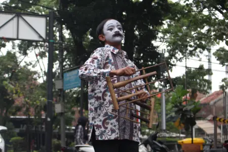 Pantomim Tafsir Gagasan Ajip Rosidi Warnai Acara Ngalap Ajip di Bandung Pantomim tafsir gagasan Ajip Rosidi ditampilkan dalam acara Ngalap Ajip di Bandung