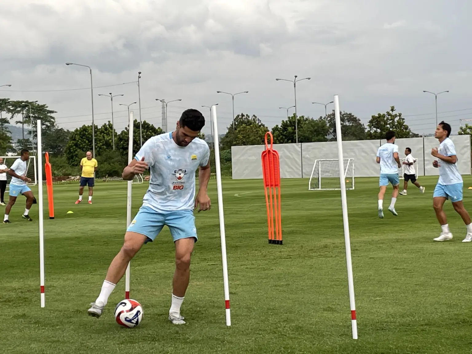 Tak Gentar Deretan Pemain Brasil Ratchaburi, Julio Cesar Percaya Diri dengan Persib Persib Juara Paruh Musim, Persaingan Klasemen BRI Super League 2025/2026 Makin Panas