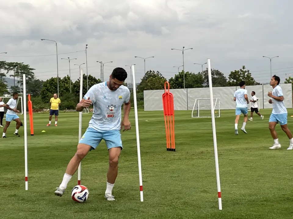 Tak Gentar Deretan Pemain Brasil Ratchaburi, Julio Cesar Percaya Diri dengan Persib Persib Juara Paruh Musim, Persaingan Klasemen BRI Super League 2025/2026 Makin Panas
